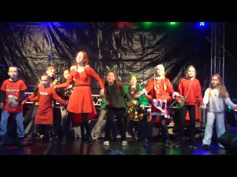 16-12-2023 "Kerstmarkt Oudenbosch" : musical "Het dak eraf" video3