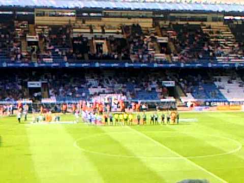 Salida de los jugadores y el trio arbitral en el Deportivo 1 - 0 Recreativo de Huelva
