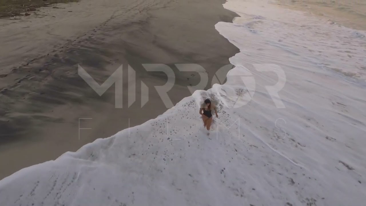 Bella Mujer en playa de Colombia P7