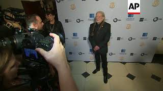 84-year-old country music legend Willie Nelson cuts show short, cites Utah's high altitude