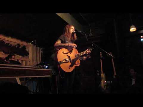 Sarah Shook & the Disarmers  "Nothin' Feels Right But Doin' Wrong"