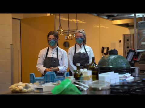, title : 'Demi en Dagmar op bezoek bij mbo-opleiding zelfstandig werkend kok van Curio'