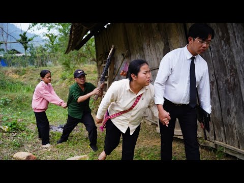 The child burst into tears when her single mother came to visit, behind a house filled with tears.