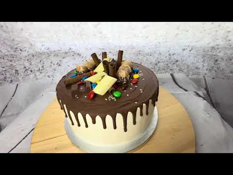 Süßigkeiten Torte mit Schokoladen tropfen Rand Geburtstags-Torte Birthday Cake