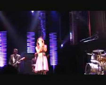 Marlango Circo Price 02 - Walking in soho