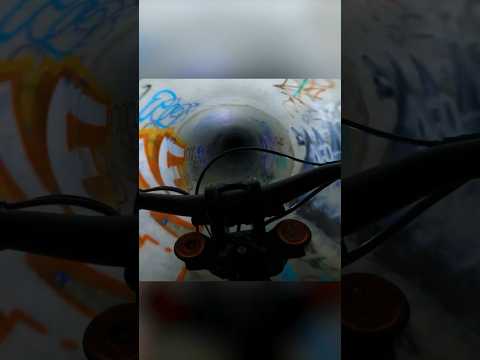 閉所恐怖症のトンネルを駆け抜ける！