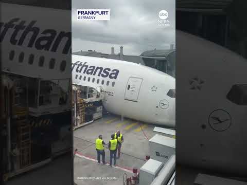 Airport workers injured after 787's nose landing gear collapses in Frankfurt