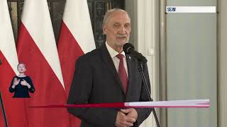 Macierewicz: Decyzje Tuska i pana Kosiniaka-Kamyka działają na rzecz obrony zbrodniarza Putina