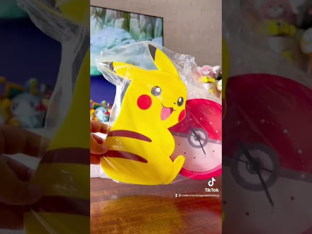 Vídeo relacionado con Reloj despertador Pokémon Pikachu con radio, único, 811354, amarillo, 12 x 15 x 11,5 cm (el embalaje puede variar)
