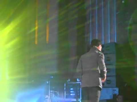 Don't Stop Believin' - JC Chasez (close up)