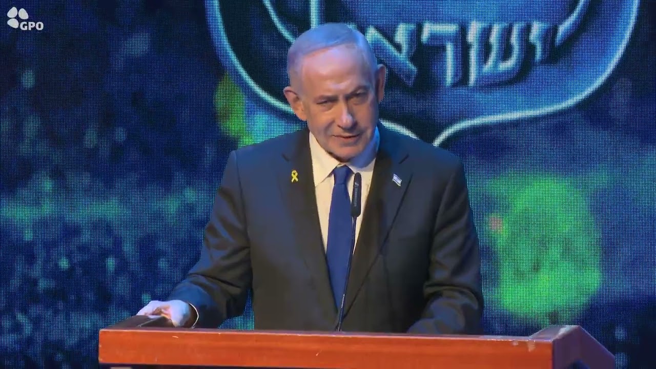 ראש הממשלה נתניהו ורעייתו הדליקו נר ראשון של חנוכה עם שוטרי משטרת ישראל