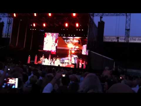 Rod Stewart performing Maggie May Live Elland Road Leeds 3rd June 2011
