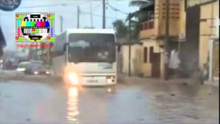 preview picture of video 'Pour une petite pluie, Lomé devient la Venise du sud... merci aux routes de Faure Gnassingbé'