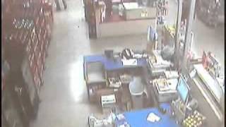 Video shows man stealing thousands from Family Dollar