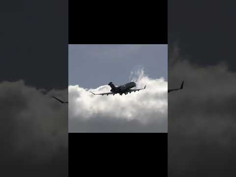 Challenger 350 Taking-off at Luton Airport