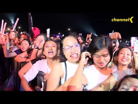 မိန်းကလေးတစ်ယောက်ကို ချစ်မိရင် (Birthday Show Live)- Sai Sai Kham Leng Feat. Kaung Myat