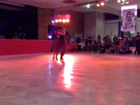  Esteban Moreno  and  Claudia Codega  are  dancing  to  the  tango  "  Si Tu Quisieras  "