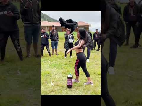 Elvia Maji Bailando a la botella #shorts #bailes