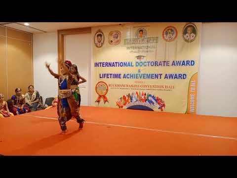 ninnaiyE rathi enRu---- நின்னையே ரதியென்று. dance by shruti at her age 6....