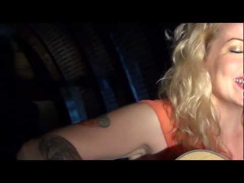 W2 Binnendieze sessies #4 Anneke van Giersbergen - 4. ﻿﻿Ik vind het fijn een beer te zijn