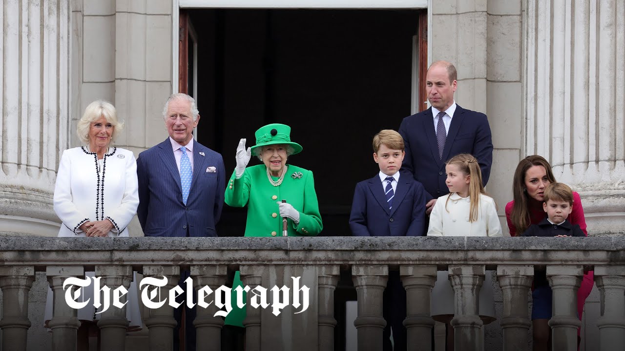 Queen dancing in Ghana: The story behind her iconic visit to save the  Commonwealth