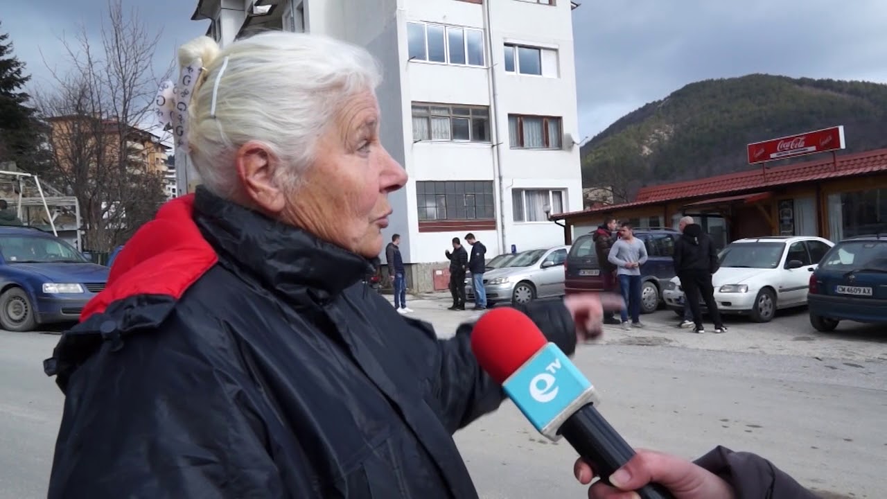 Спешно ремонтират падналата изолация на саниран блок в Смолян