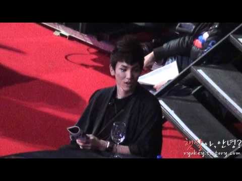 [fancam] 101209 SHINee key sings & conducts b-day song for minho @ 2010 Golden Disk Awards