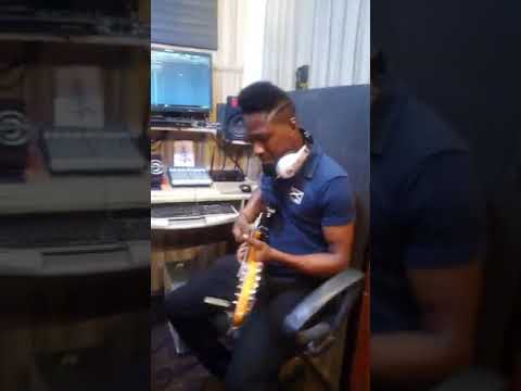 Orobosa Phil playing around with Joromi. A song by one of Edo music icons Sir Victor Uwaifo