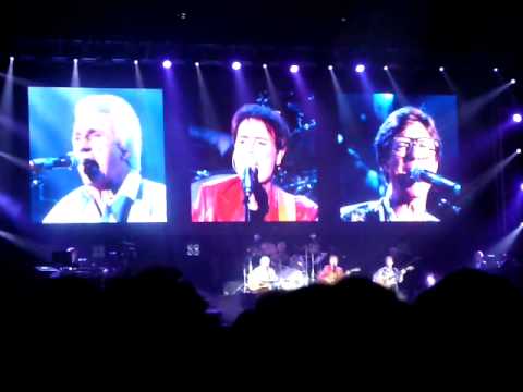 Cliff Richard & The Shadows - All Shook Up (Wembley , London , 22 October 2009)