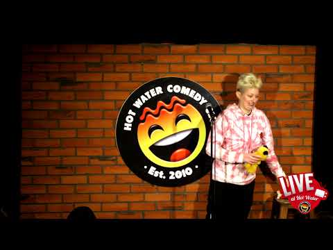 Harriet Dyer | LIVE at Hot Water Comedy Club