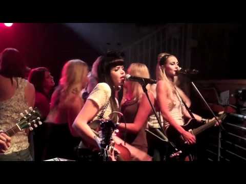 Merry go Round live by the JaneDear girls