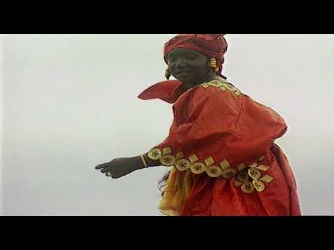Aïcha Koné - M be n toungoula (Official Music Video)