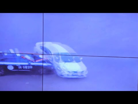 حادث مروري بين مركبة شرطة و نيسان سني ضمن منطقة الكرادة  تقاطع المسبح - من المقصر برأيك؟