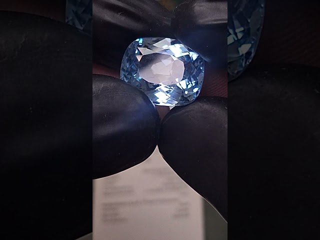 حجر توباز طبيعي مفحوص و موثق بشهادة مختبر