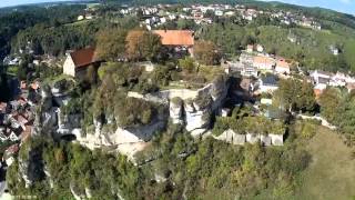 preview picture of video 'Luftaufnahmen der Burg Pottenstein in der Fränkischen Schweiz'