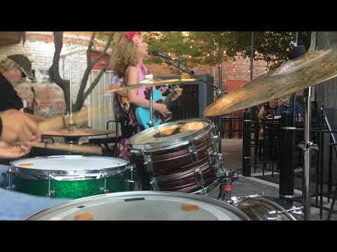 Mistery perfroming back up for Mikal Sandoval at Richie Blue's Jam Session 06/01/21