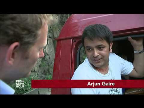 Traffic-choked road to Nepal earthquake epicenter slows aid