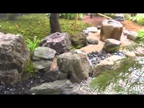 園芸 彼の庭にある小さな水車小屋