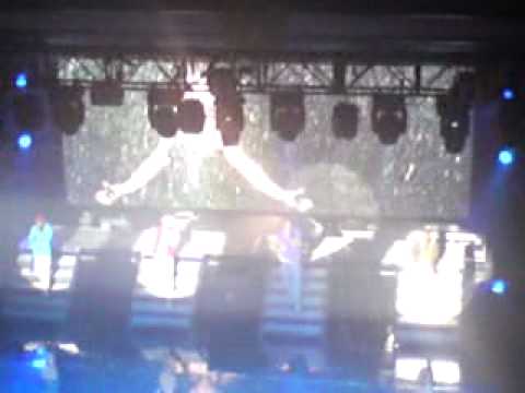 JLS - Cover Umbrella (Rihanna) [Live] & Tease Audience! - Rhyl