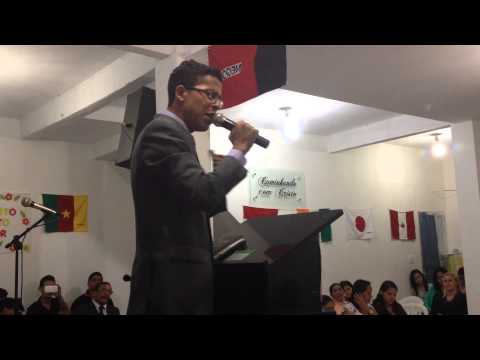 Jeisiel Lázaro cantando Reatando a Amizade de Samuel Mariano