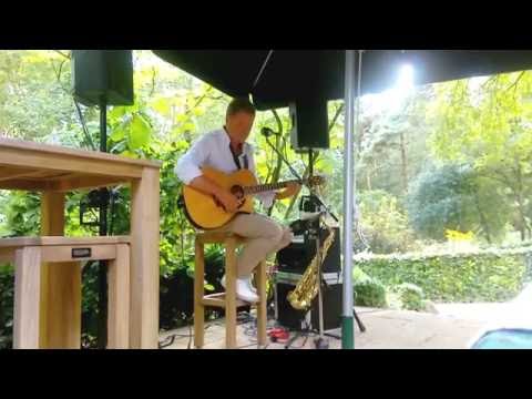 Deel 2 van semi akoestische Paul Backbier met sax en gitaar op het terras vanHerperduin