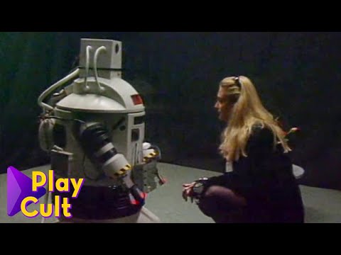 PAOLA BARALE VS THE ROBOT - Scherzi a parte 1994 | Mediaset Play Cult