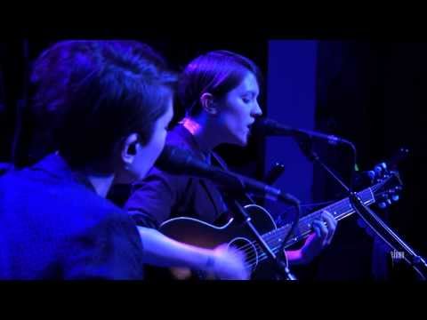 Tegan and Sara - "Back In Your Head" (eTown webisode #492)