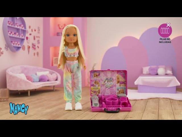 Vídeo relacionado con Nancy Air Styler, Muñeca con Herramienta de Belleza para Crear Peinados, Cinco Formas de Moldear el Pelo: Secar, Cepillar, Rizar, Alisar y Aplicar Formas, Cabello Flexible, +3 años, Famosa (NAC73000)