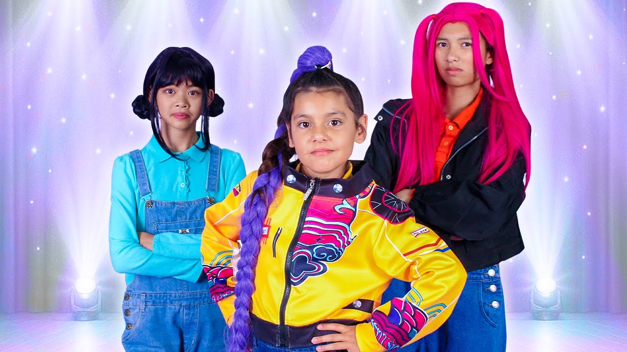 Ellie Learns Teamwork with KPop Demon Hunters Dance & Shop Adventure