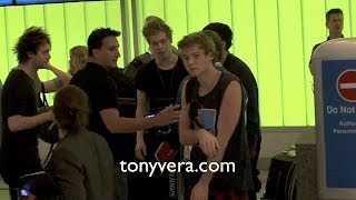 Fans go crazy over 5 seconds of summer and harry styles best  friend at LAX