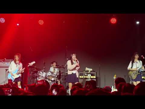 QWER-고민중독 직캠 20251105 Berwyn 1st World Tour Rockation