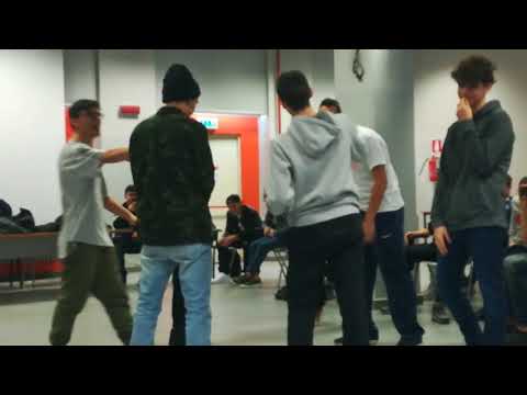Shame freestyle con dei ragazzi della scuola Peano