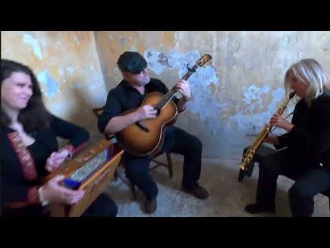 Mia Guldhammer & Morten Alfred Høirup m. Charlotte Andersson: Hyttevisen