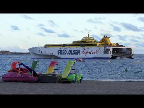 Fred Olsen Express vs Armas - Battle of The Ferry [4K/UHD]